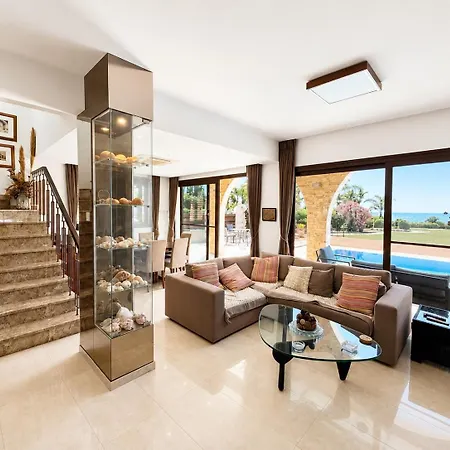Villa Emerald Seafront